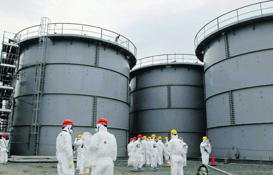 Fukushima-water-tanks,-work