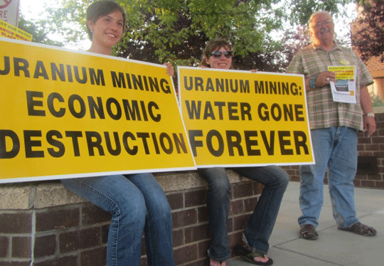 protest-uranium-S-Dakota