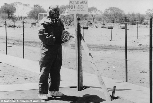 Maralinga-worker-1950s
