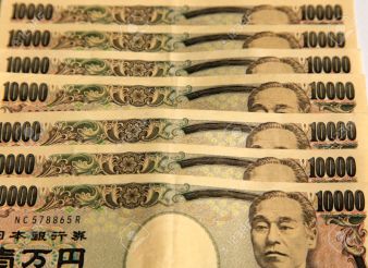 4167689-A-pile-of-10000-Japanese-Yen-notes-Stock-Photo.jpg